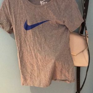 NIKE tee